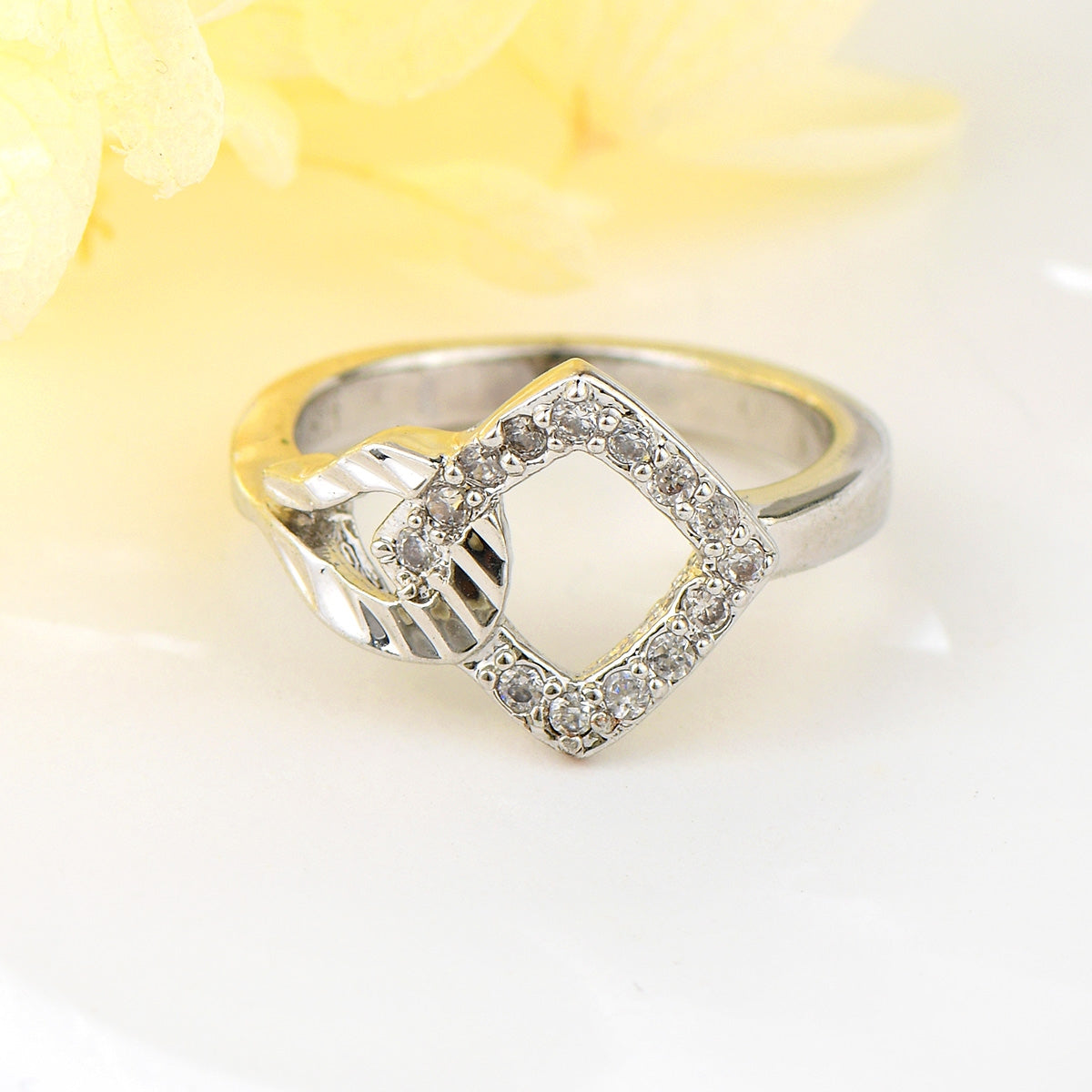 UNIQUE FASHION RING