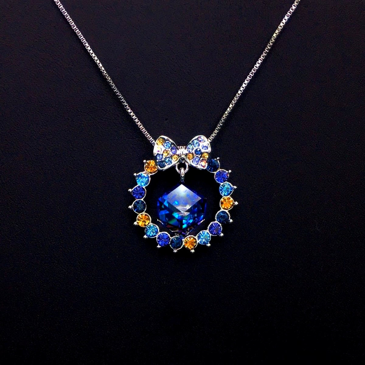 PARTY PENDANT NECKLACE