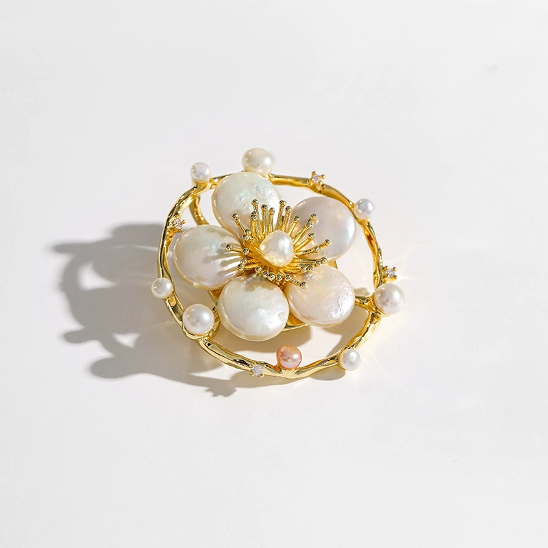 FRESHWATER PEARL BROOCH