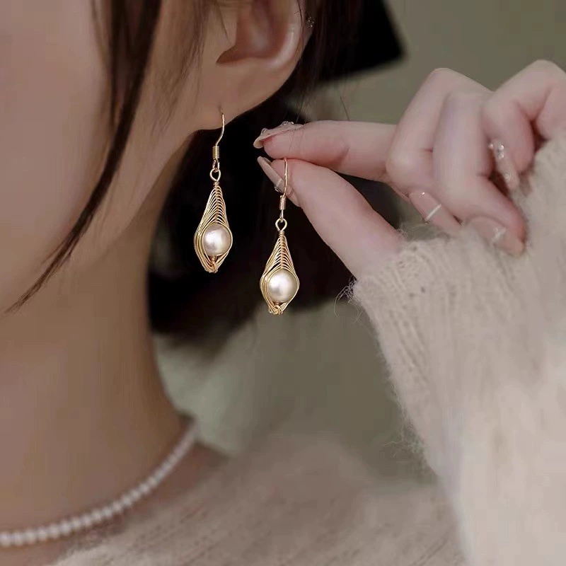 FRESHWATER PEARL EARRINGS