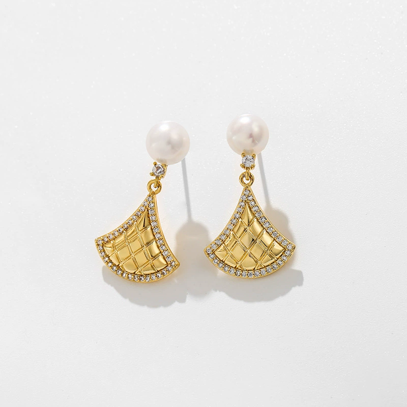 FRESHWATER PEARL EARRINGS