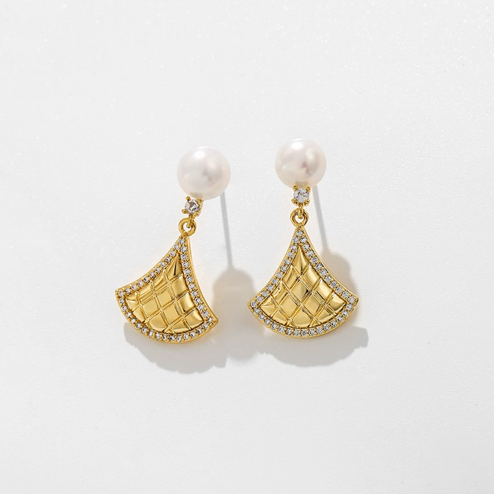 FRESHWATER PEARL EARRINGS