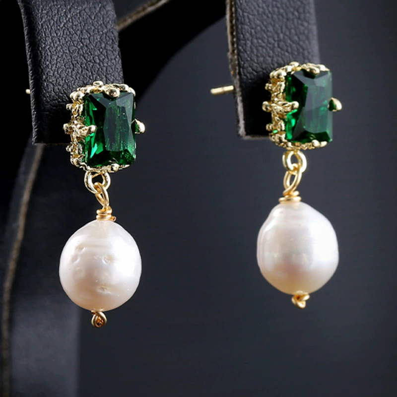 FRESHWATER PEARL EARRINGS