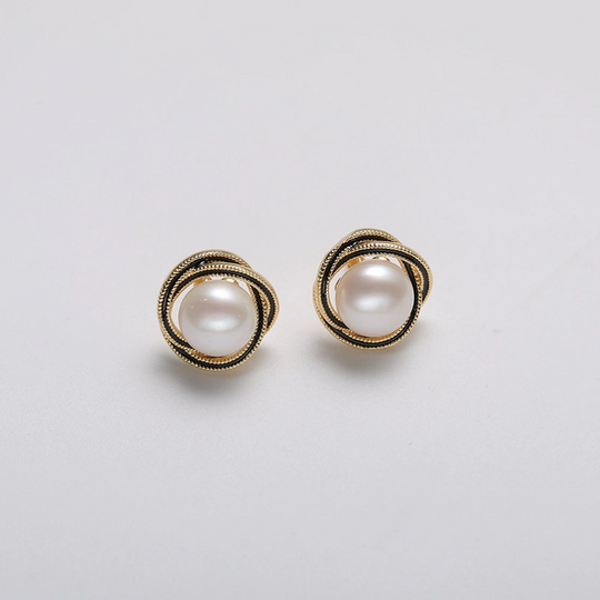 FRESHWATER PEARL EARRINGS