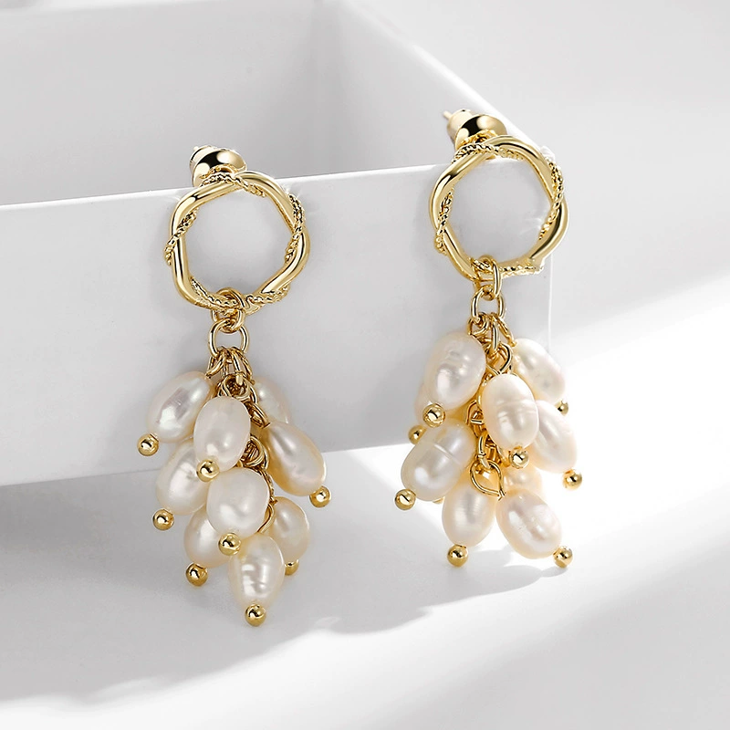 FRESHWATER PEARL EARRINGS