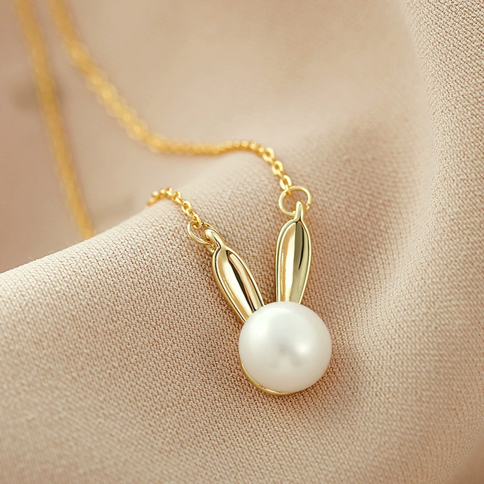 FRESHWATER PEARL NECKLACE