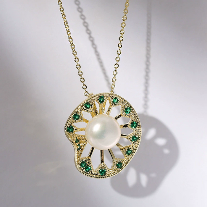 FRESHWATER PEARL NECKLACE