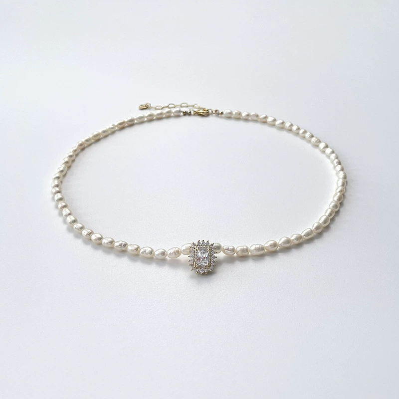 FRESHWATER PEARL NECKLACE