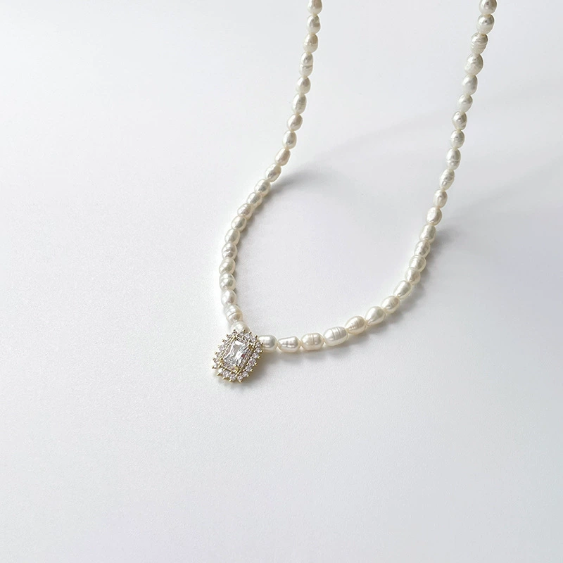 FRESHWATER PEARL NECKLACE
