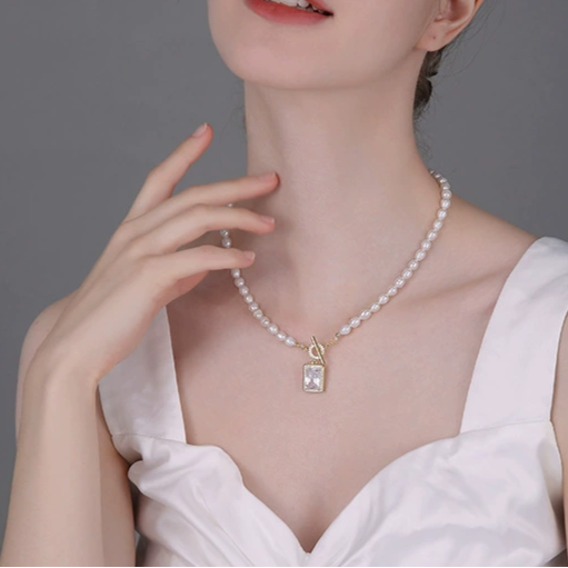 FRESHWATER PEARL NECKLACE