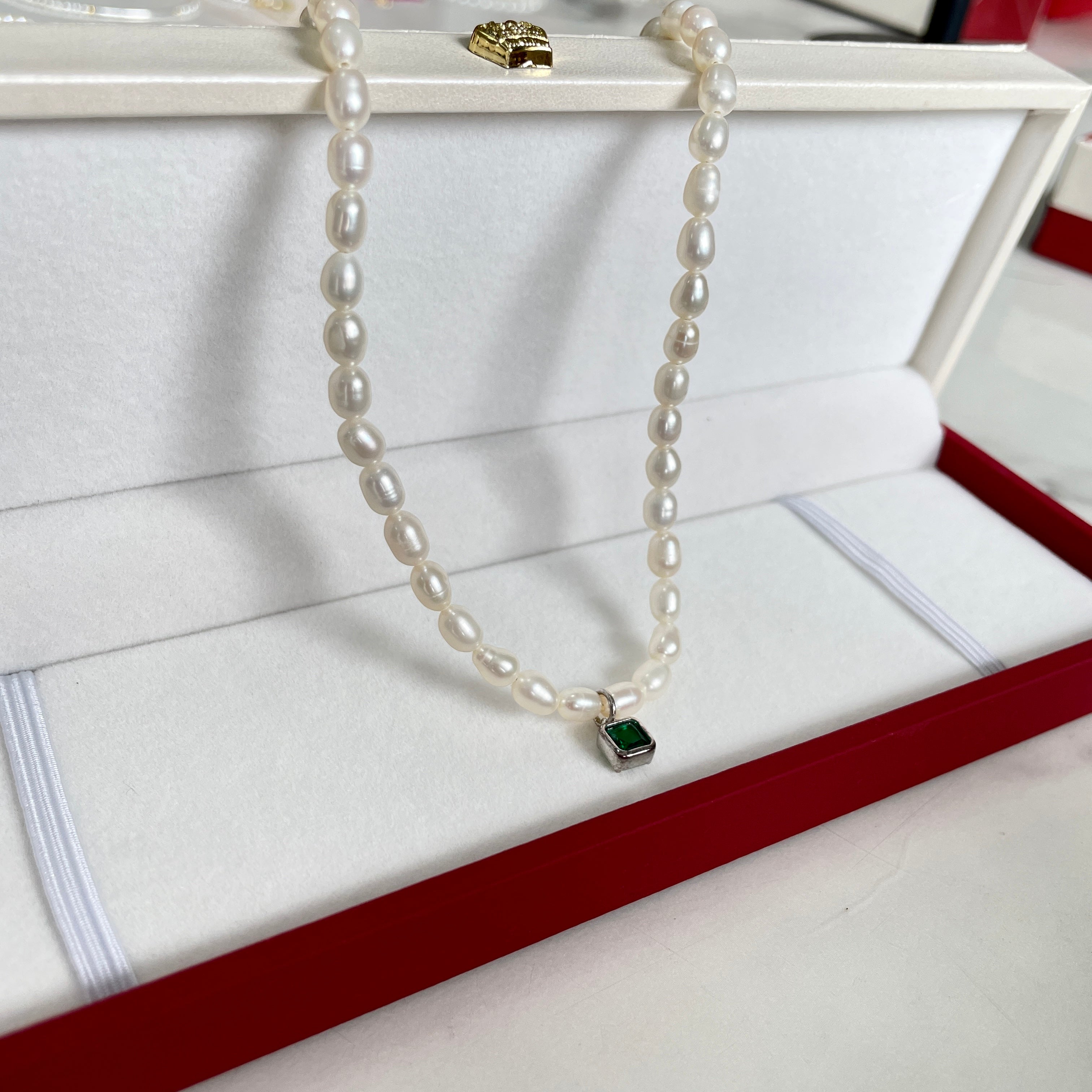 FRESHWATER PEARL NECKLACE