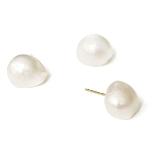 MINIMALIST STUD EARRING