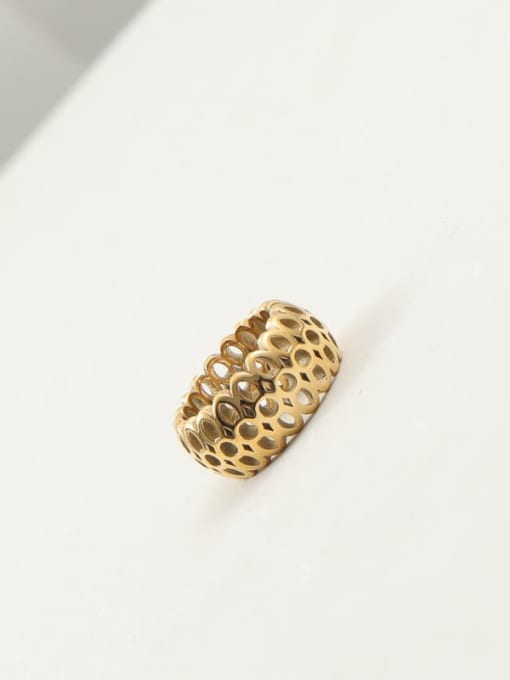 HONEYCOMB PATTERN STEEL RING