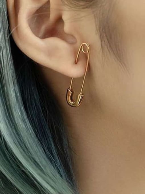 SAFETY PIN SHAPED TITANIUM STEEL GOLDEN EARRINGS
