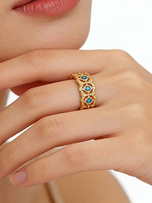 GLAMOROUS & SOPHISTICATED GOLDEN RING WITH BLUE DETAILS