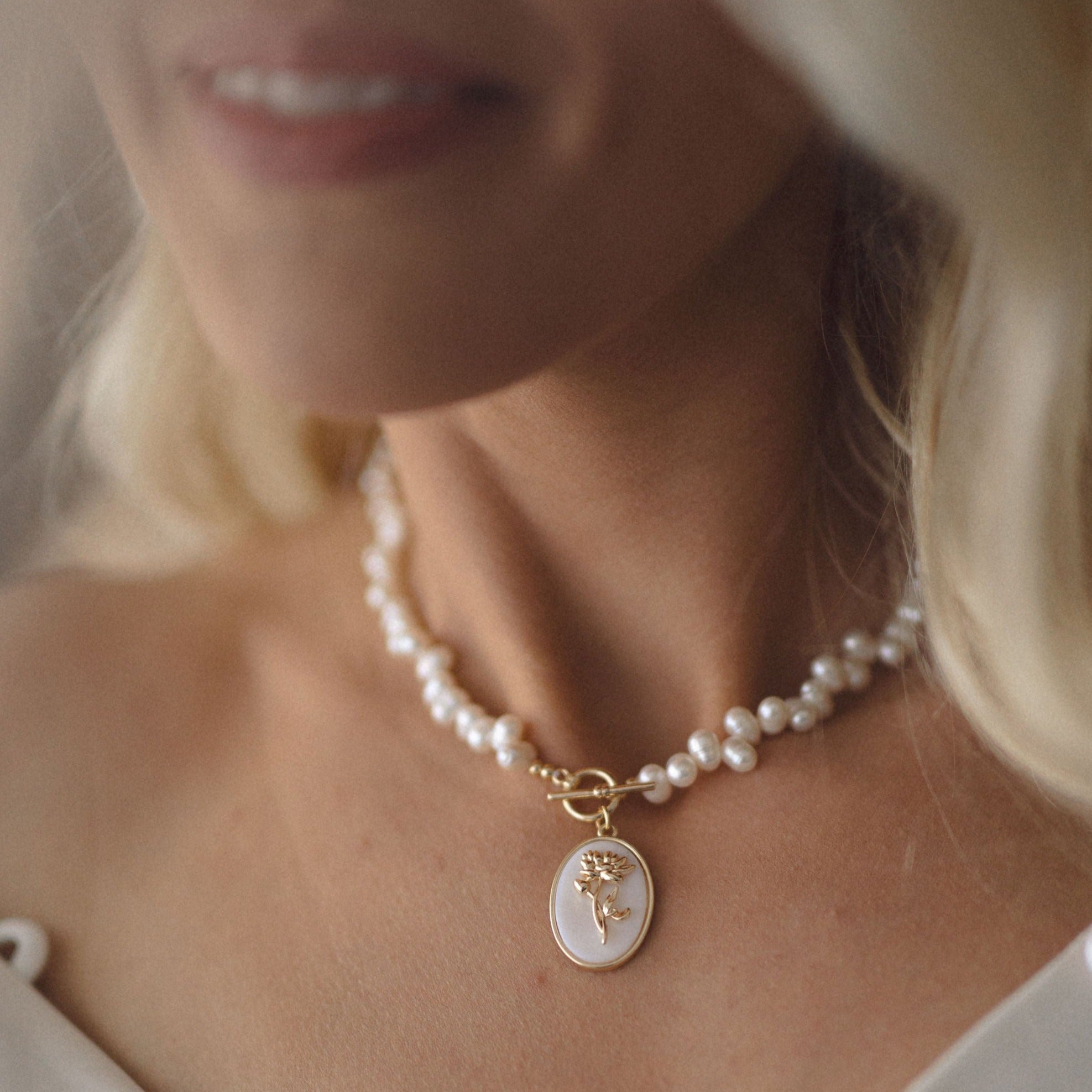 FRESHWATER PEARL NECKLACE