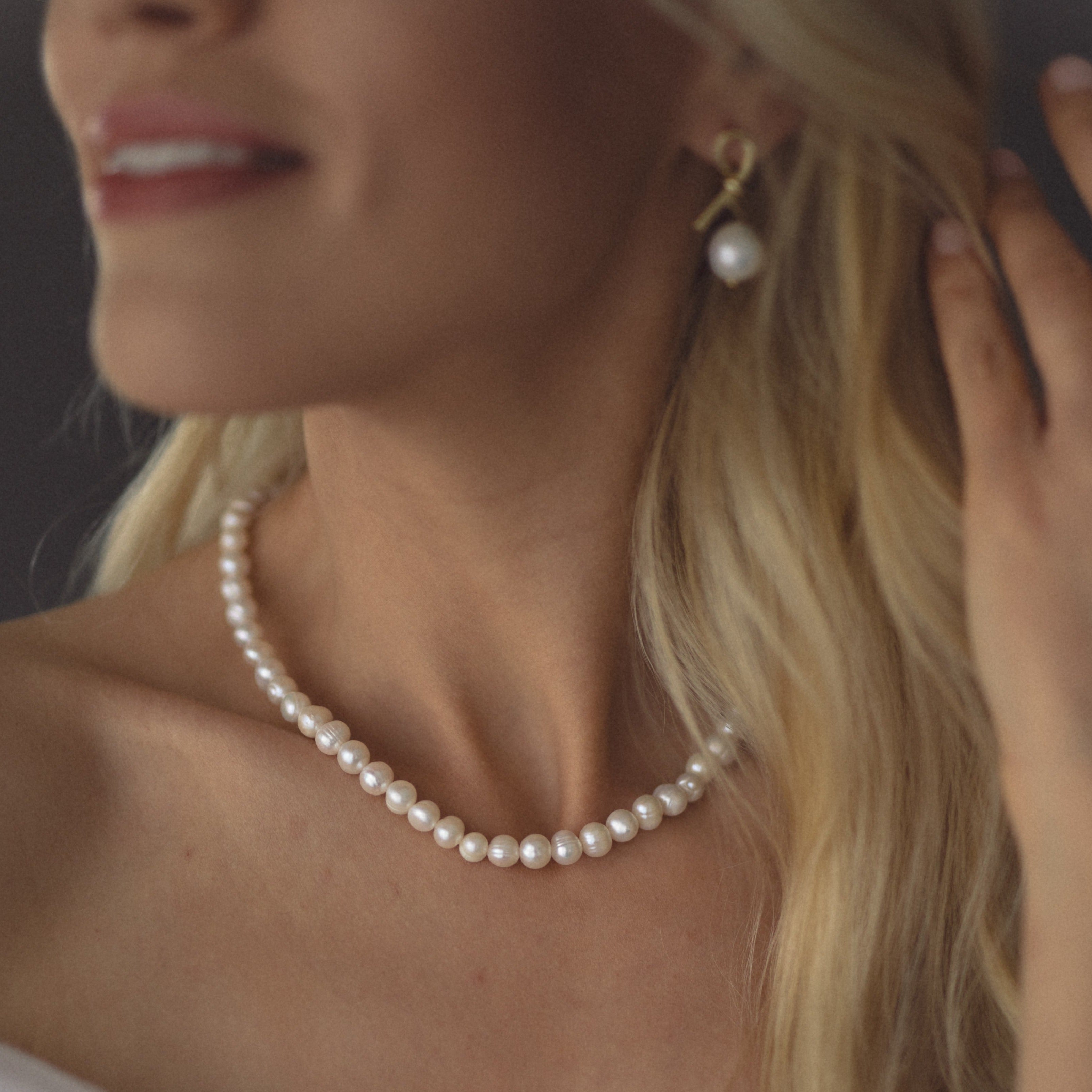 FRESHWATER PEARL NECKLACE