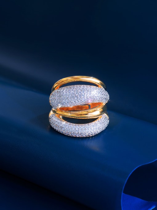 REFINED SPARKLY ZIRCONIA RING