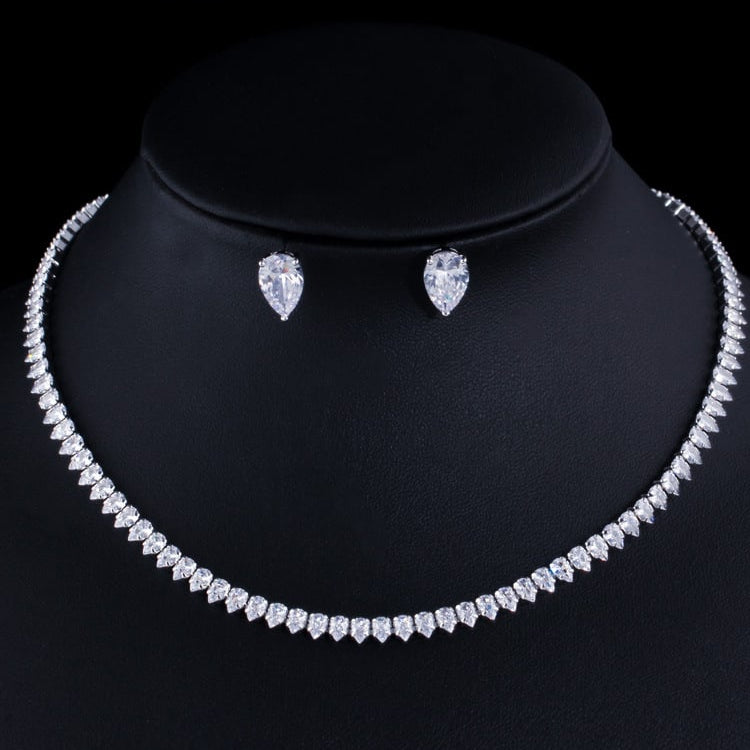 EARRINGS AND NECKLACE SET