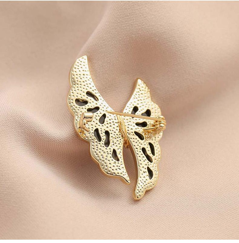 FRESHWATER PEARL BROOCH