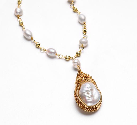 FRESHWATER PEARL NECKLACE