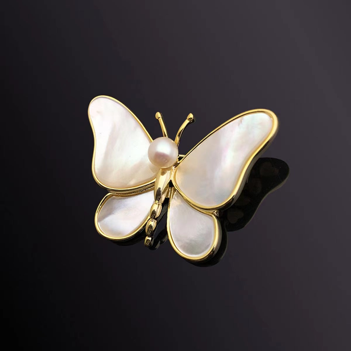 FRESHWATER PEARL BROOCH
