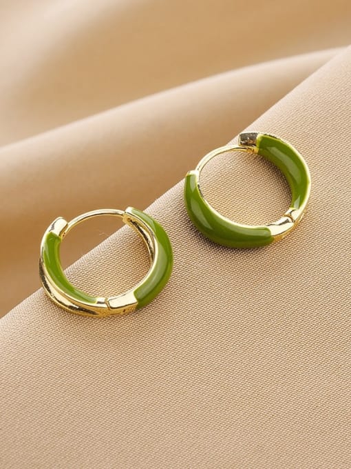 MINIMALIST HUGGIE EARRING