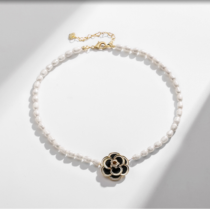 FRESHWATER PEARL NECKLACE