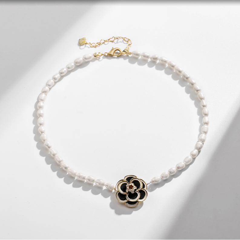 FRESHWATER PEARL NECKLACE