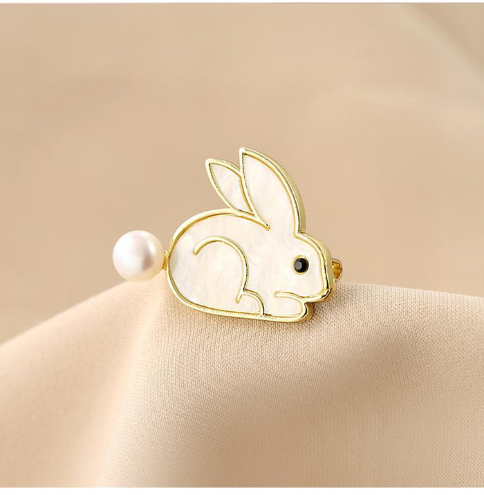 FRESHWATER PEARL BROOCH