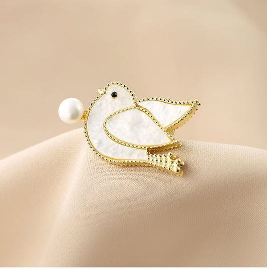 FRESHWATER PEARL BROOCH