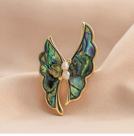 FRESHWATER PEARL BROOCH