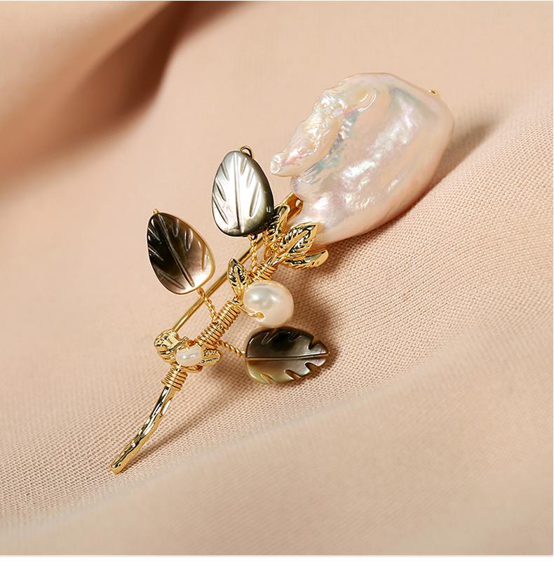 FRESHWATER PEARL BROOCH