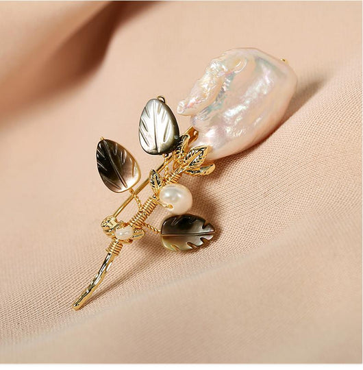 FRESHWATER PEARL BROOCH