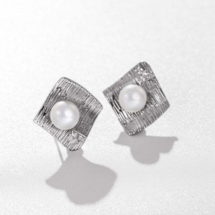 FRESHWATER PEARL EARRINGS