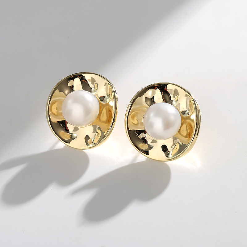 FRESHWATER PEARL EARRINGS