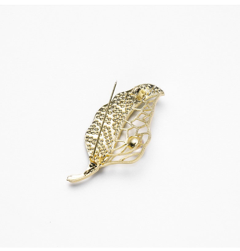 FRESHWATER PEARL BROOCH