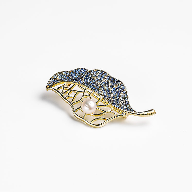 FRESHWATER PEARL BROOCH