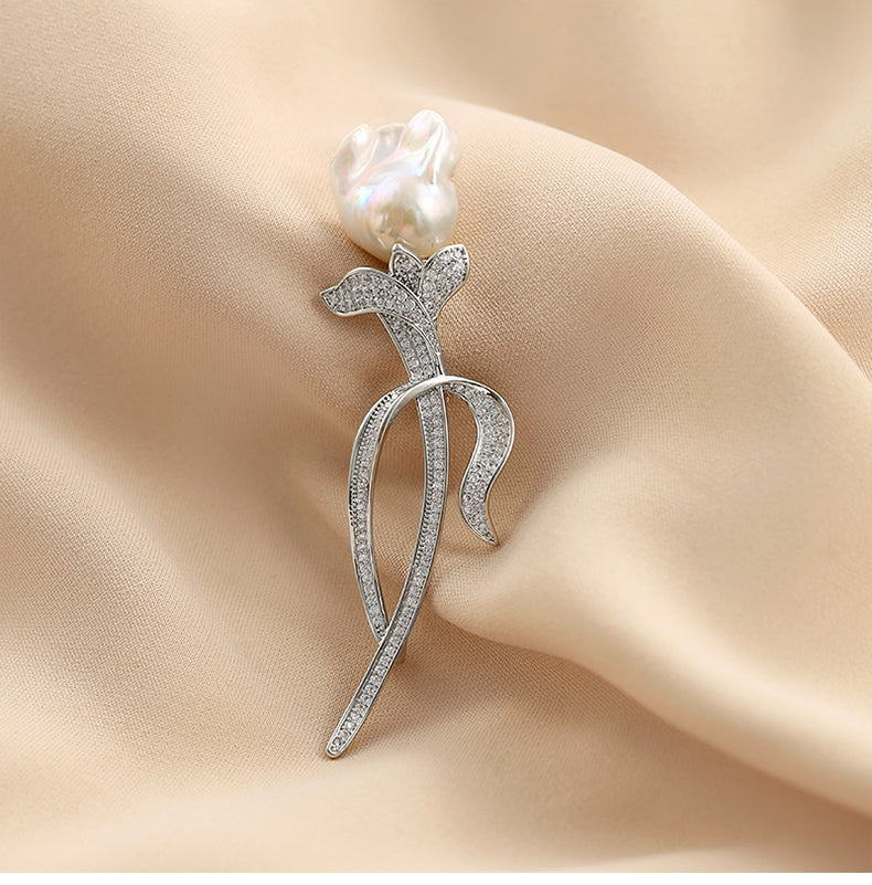 FRESHWATER PEARL BROOCH