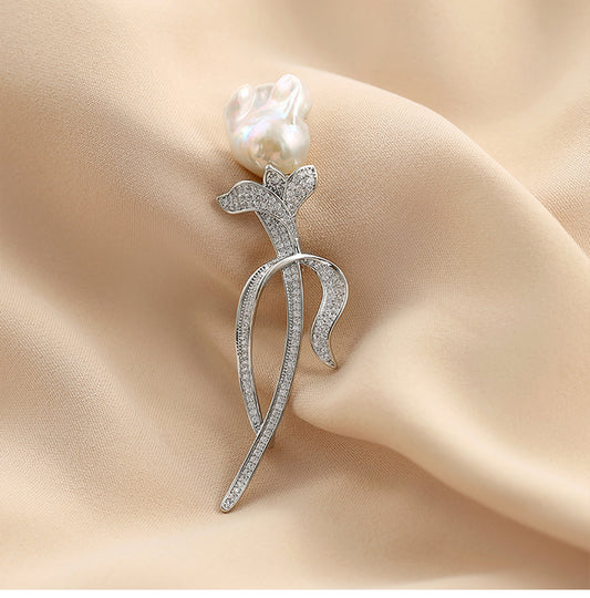 FRESHWATER PEARL BROOCH