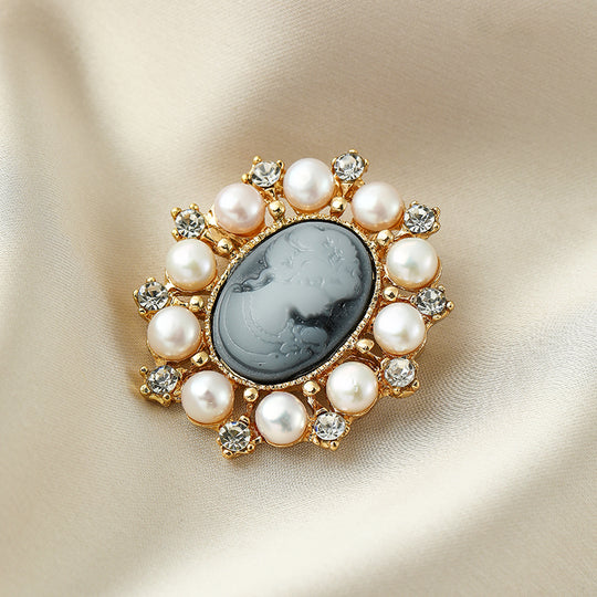 FRESHWATER PEARL BROOCH