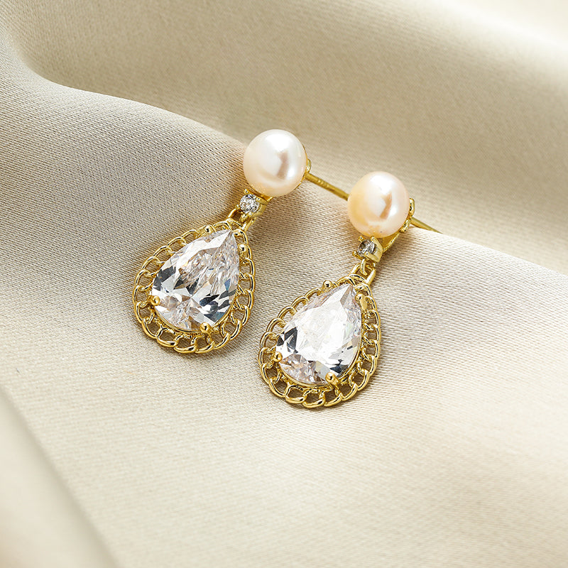 FRESHWATER PEARL EARRINGS