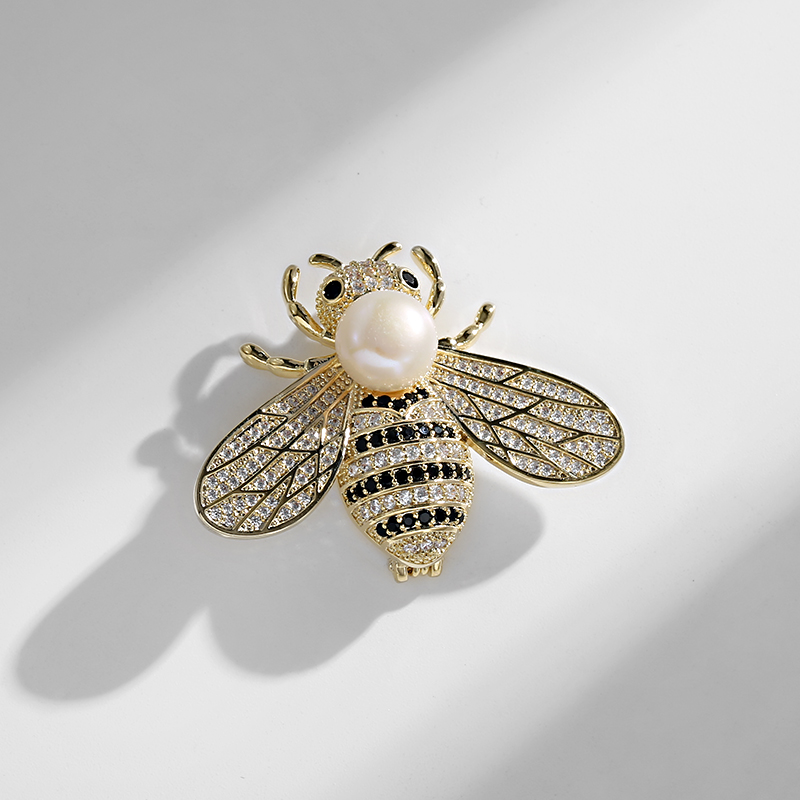 FRESHWATER PEARL BROOCH