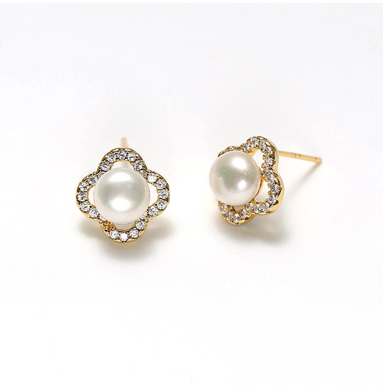 FRESHWATER PEARL EARRINGS